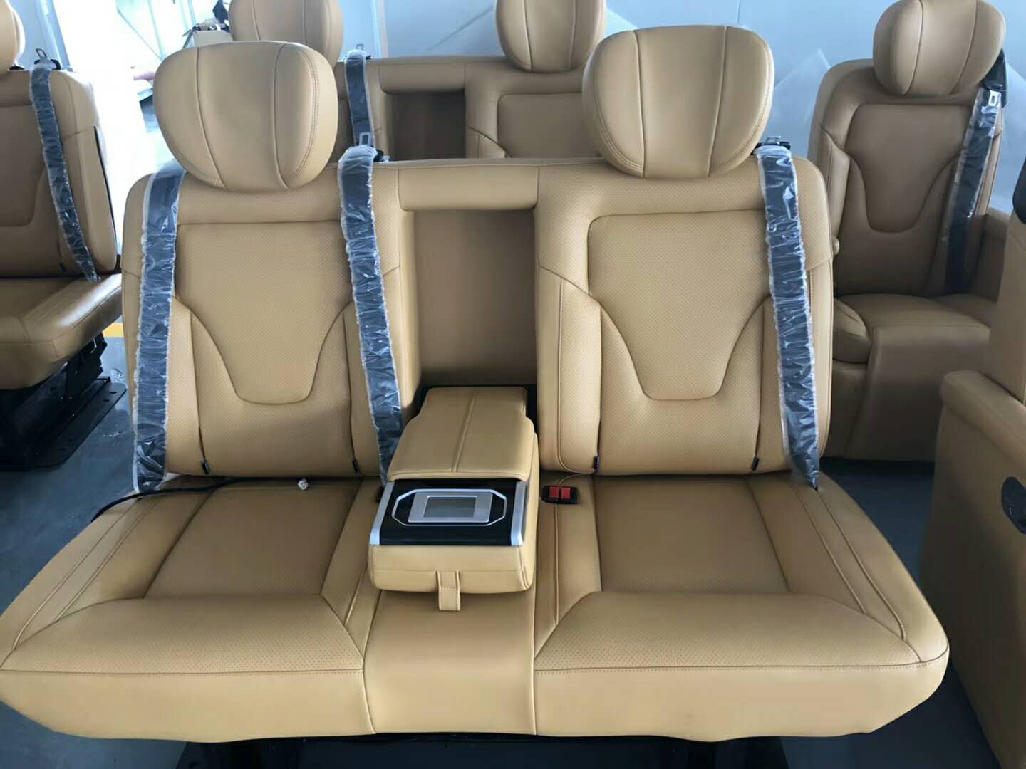 Imported from China high-end adjustable auto seat protector for car seat.jpg